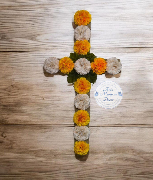 La Cruz para Día de los Difuntos, Ofrenda con Flor de Cempasúchil, Cruz de Cementerio con Marigold, Corona de Cruz para Altar de Muertos