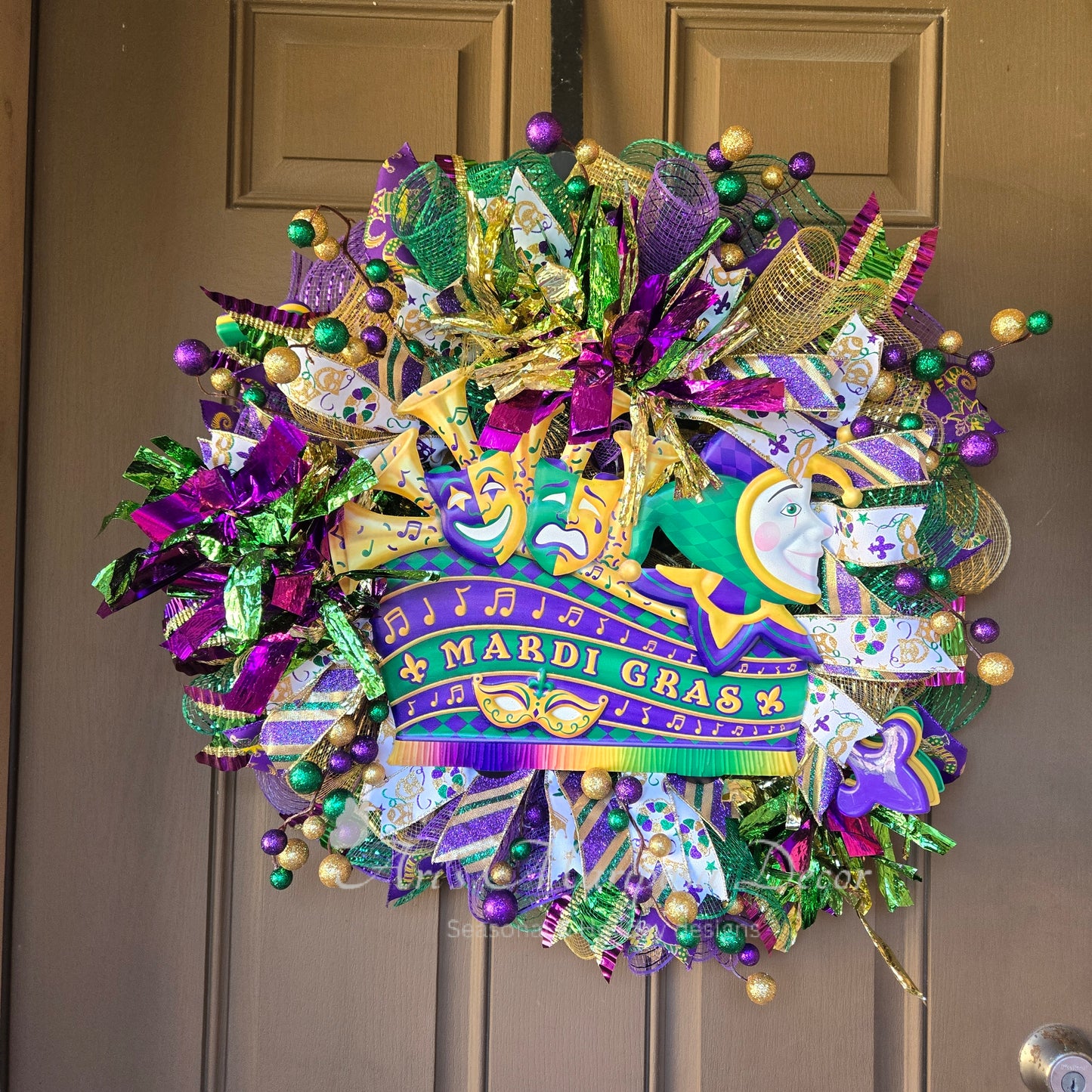 Mardi Gras Krewe float wreath, Carnival Celebration decoration
